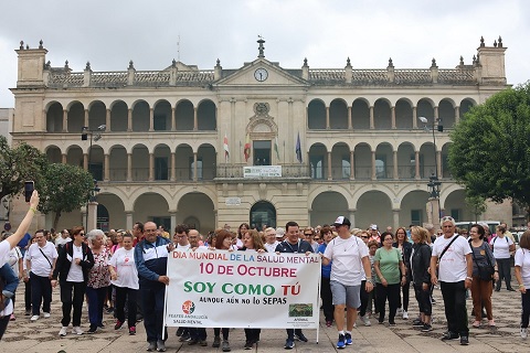 Más de 200 personas participan en la marcha por el Día Mundial de la Salud Mental en Andújar.