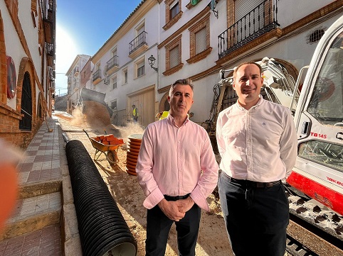 El diputado de Infraestructuras Municipales visita distintas actuaciones en varias calles de Arjona.