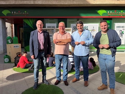 El diputado de Servicios Municipales, José Luis Hidalgo, presenta en Marmolejo la campaña “Tú eres la pieza clave”.