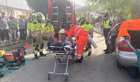 Tres heridos tras salirse de la vía su turismo y caer a un arroyo en Úbeda.