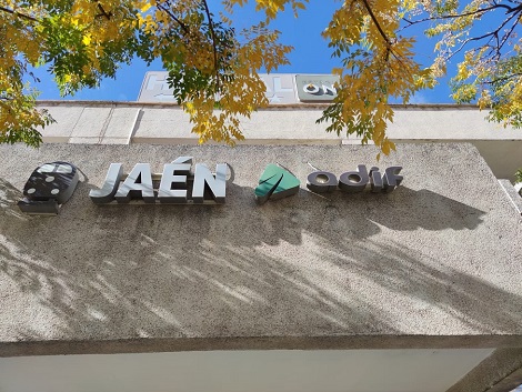 El PP exige un tren doble en Jaén tras el caos por la falta de plazas para Madrid y Sevilla.