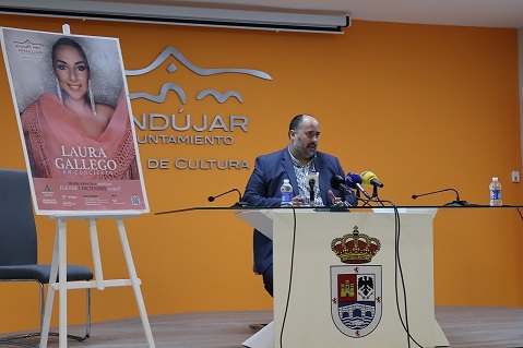El Teatro Principal de Andújar trae en concierto a la cantante Laura Gallego.