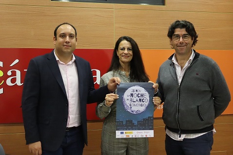 El Ayuntamiento de Andújar anima a comercios y ciudadanos a participar en La Noche en Blanco del Comercio.