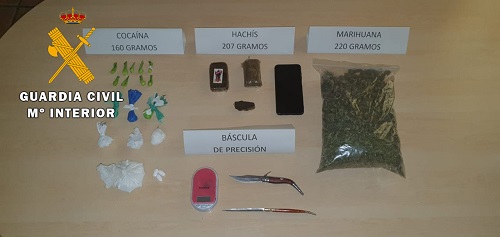 La Guardia Civil desarticula un punto de venta de droga en Martos.