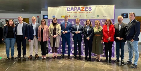 La subdelegada señala que la provincia jiennense ha recibido más de 12 millones de euros, a través del POEFE, para mejorar la inserción socio-laboral.