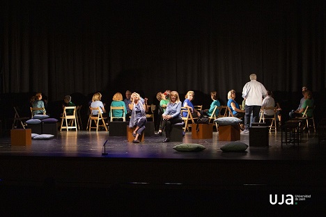 El Taller de Teatro del Programa Universitario de Mayores puso en escena en Andújar ‘En esta noche, en este mundo’.