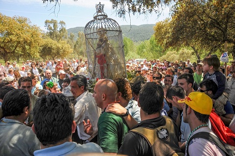 El Ayuntamiento de Andújar pide “precaución y responsabilidad” durante la peregrinación de regreso de la Virgen de la Cabeza al Santuario.