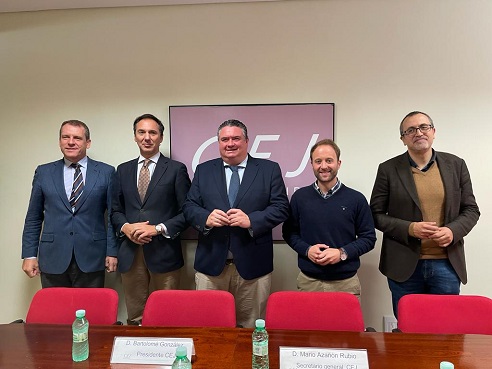 El PP de Jaén asegura que estos presupuestos de la Junta para 2023 acaban “de una vez por todas con la Andalucía de dos velocidades”.