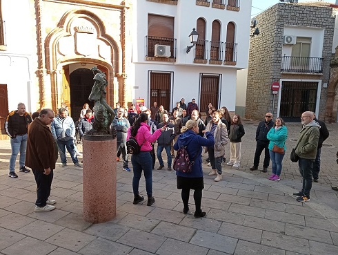 40 personas participan en una ruta guiada monumental por Andújar dentro de la programación por el Día Internacional de la Discapacidad.