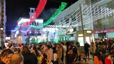 Marmolejo brilla con el encendido del alumbrado especial de Navidad.
