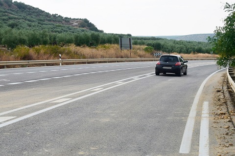 La Junta licita por 2,1 millones el cambio de la iluminación en una decena de carreteras de Jaén.