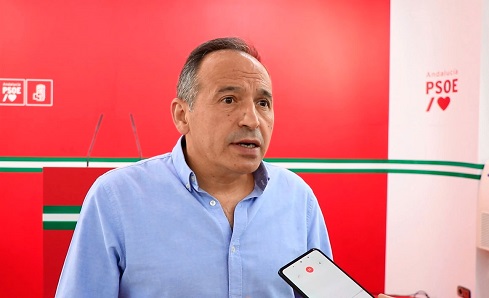 El PSOE pide a la Junta que actualice el kilometraje a los profesores en itinerancia.