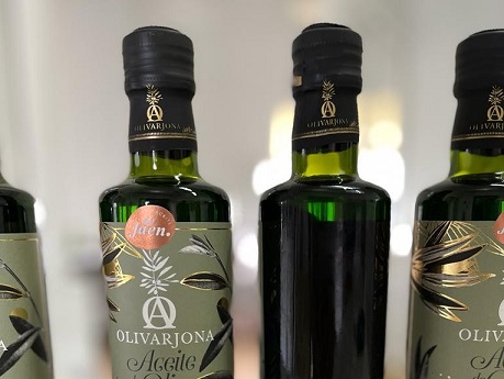 El sello de la I.G.P. “Aceite de Jaén” ya brilla en el mercado de los aceites tempranos y de alta gama.