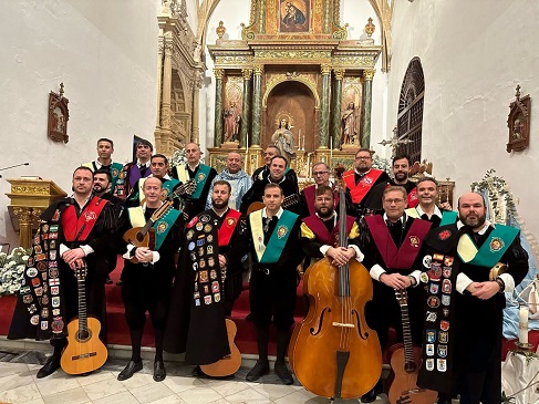 La Tuna de Lopera le canta a la Virgen de la Inmaculada Concepción, patrona de Lopera.