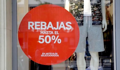 Empleo inicia la inspección en rebajas de verano para proteger los derechos del consumidor.