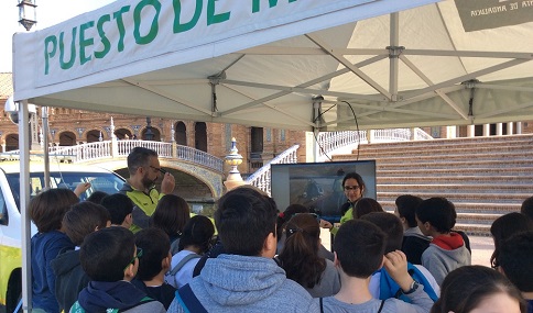 El 112 convoca un concurso entre los escolares andaluces para difundir su labor en el alumnado.