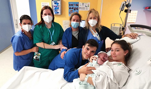 Aarón y Alejandro, primeros bebés andaluces de 2023, nacen en Málaga y Almería a las 00:01 horas.