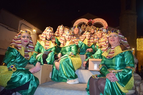La Cabalgata de los Reyes Magos llenó de alegría e ilusión a los niños de Lopera.