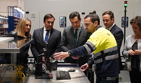 Juanma Moreno destaca el firme compromiso del Gobierno andaluz con Linares que queda reflejado en los más de 85 millones de euros invertidos entre 2019 y 2022.