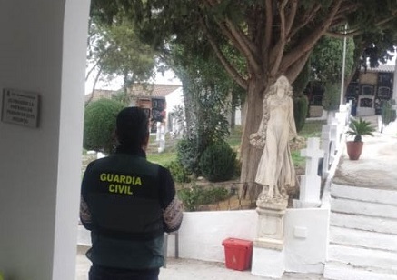 La Guardia Civil investiga a un varón como presunto autor de los Delitos de Violación de Sepulturas y Profanación de Cadáveres.