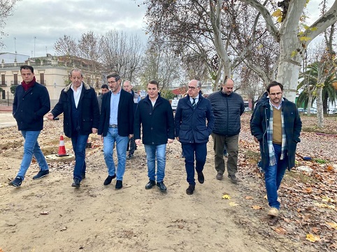La Junta impulsa la integración del río Guadalquivir en el casco urbano con las obras en el Paseo de Colón de Andújar.