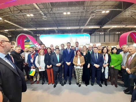 El presidente del Gobierno de España visita el estand de la provincia de Jaén en Fitur 2023.