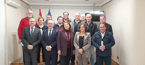 La Consejería de Agricultura entrega ayudas para mejorar la eficiencia energética en siete comunidades de regantes de Jaén.