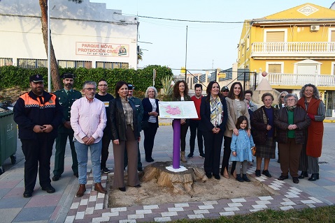 La subdelegada señala la importancia de implicar al conjunto de la sociedad en la lucha contra la violencia de género.