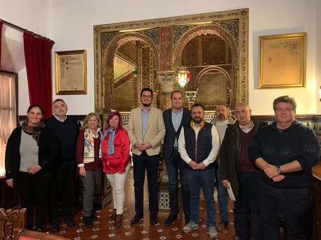 El diputado de Promoción y Turismo presenta el nuevo material promocional turístico de Arjona.