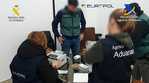 Desarticulada una organización criminal en Andalucía dedicada al tráfico internacional de estupefacientes con 14 detenidos.