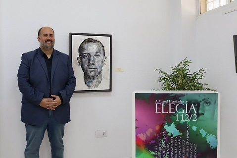 La Biblioteca Antonio Machado de Andújar acoge la exposición “A Miguel Hernández. Elegía 112/2. Creación contemporánea”.