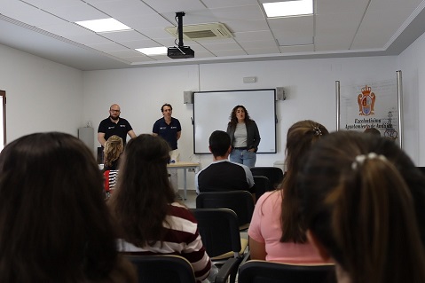 El Ayuntamiento de Andújar impulsa un curso formativo de socorrismo para jóvenes.