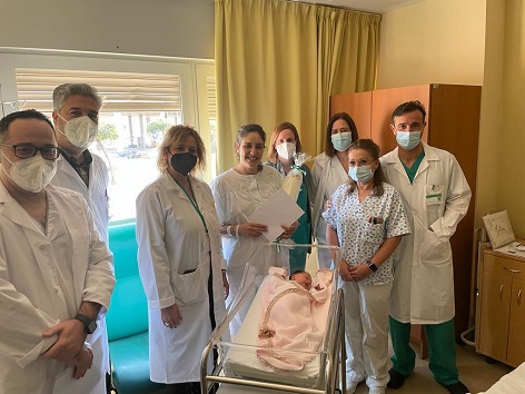 Los hospitales de Jaén obsequian a las 13 madres de los nacidos el Día de Andalucía.