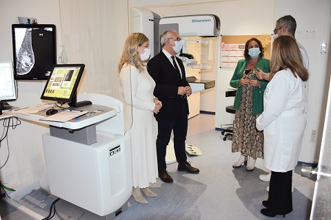 Catalina García visita la Unidad de Radiodiagnóstico del Hospital de Linares que adquiere nuevo equipamiento.