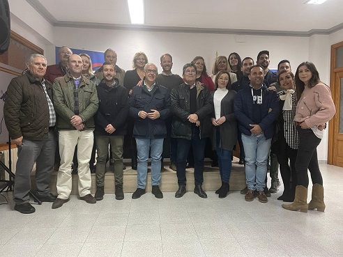 Domínguez muestra su total apoyo a Lucrecia Sánchez, “la próxima alcaldesa de Porcuna”.