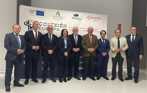 La subdelegada pone en valor las inversiones del Gobierno de España para aprovechar el potencial logístico de la comunidad.