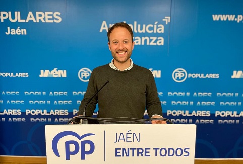 Domínguez pide a Reyes debatir el próximo 14 de abril en Linares.