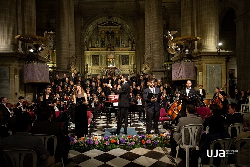 La Catedral de Jaén acogió el concierto de Semana Santa de la Orquesta y Coro de la UJA.
