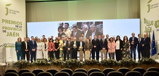 Reyes remarca que los galardonados con los Premios de la Provincia de Diputación son “espejos en los que mirarse”.
