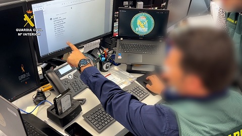 76 detenidos por estafar mediante SMS fraudulentos simulando ser una conocida entidad bancaria.