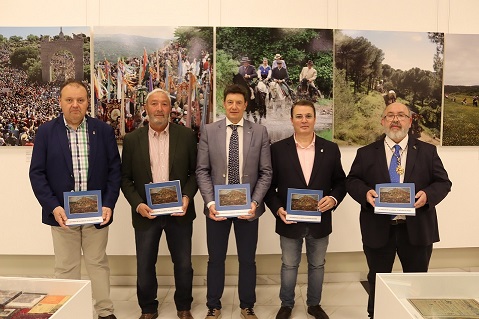 La Casa Municipal de Cultura de Andújar acoge la exposición del Instituto de Estudios Giennenses sobre la Virgen de la Cabeza.