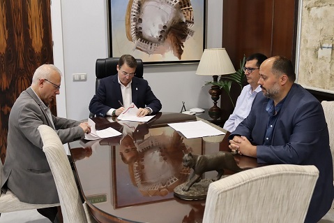 El Ayuntamiento de Andújar renueva el convenio de colaboración con la Peña Flamenca “Los Romeros”.