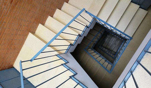 Aprobadas actuaciones de accesibilidad en más de 400 viviendas públicas en alquiler de Andalucía.