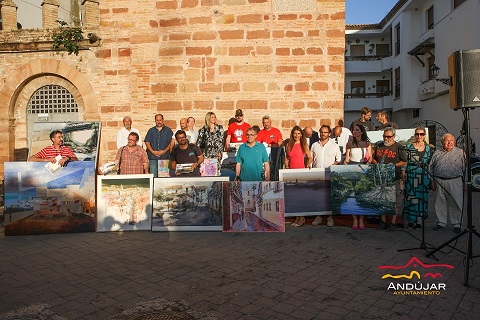 Más de 80 artistas participan en el XII Certamen de Pintura Rápida al aire libre “Luis Aldehuela”.
