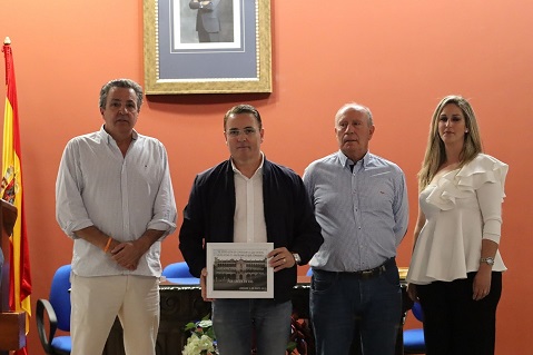 La Asociación VAS Andújar y Comarca reconoce la colaboración del Ayuntamiento con el colectivo.
