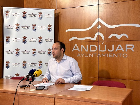 El concejal de Comunicación del Ayuntamiento de Andújar informa sobre los puntos del Pleno ordinario del mes de mayo.
