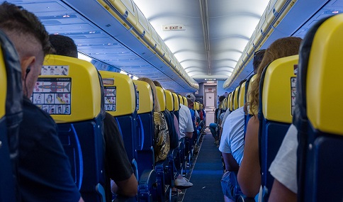 Consumo aconseja contratar con antelación las reservas de viajes y alojamiento para el verano.