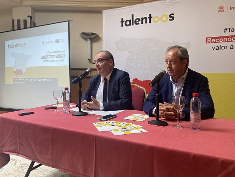 El alcalde de Andújar destaca la labor del Programa Talentos de Fundación ONCE con las personas con discapacidad.