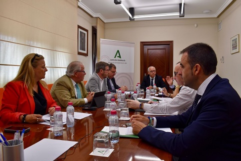 El delegado del Gobierno Andaluz, Jesús Estrella, ha presidido la reunión de coordinación con los delegados territoriales.