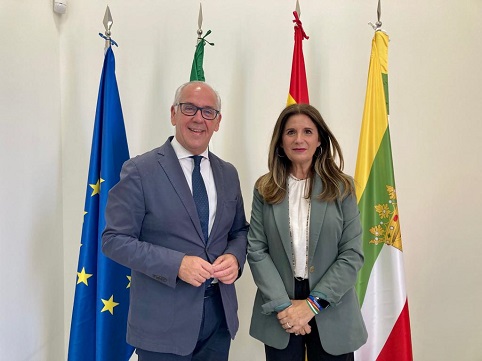 El delegado del Gobierno se reúne con la alcaldesa de Linares para abordar los proyectos estratégicos de la ciudad.